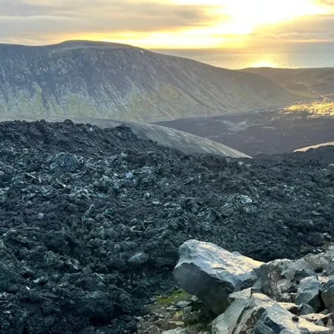 The lava field below Fagradalsfjall at low sun